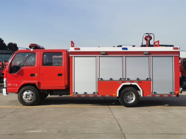五十鈴2噸水罐消防車