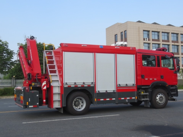 汕德卡搶險(xiǎn)救援消防車