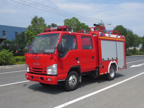 藍(lán)牌五十鈴水罐消防車