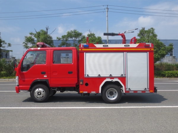 藍(lán)牌五十鈴水罐消防車