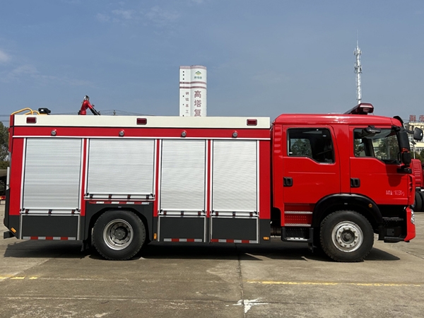 豪沃6.1噸水罐消防車